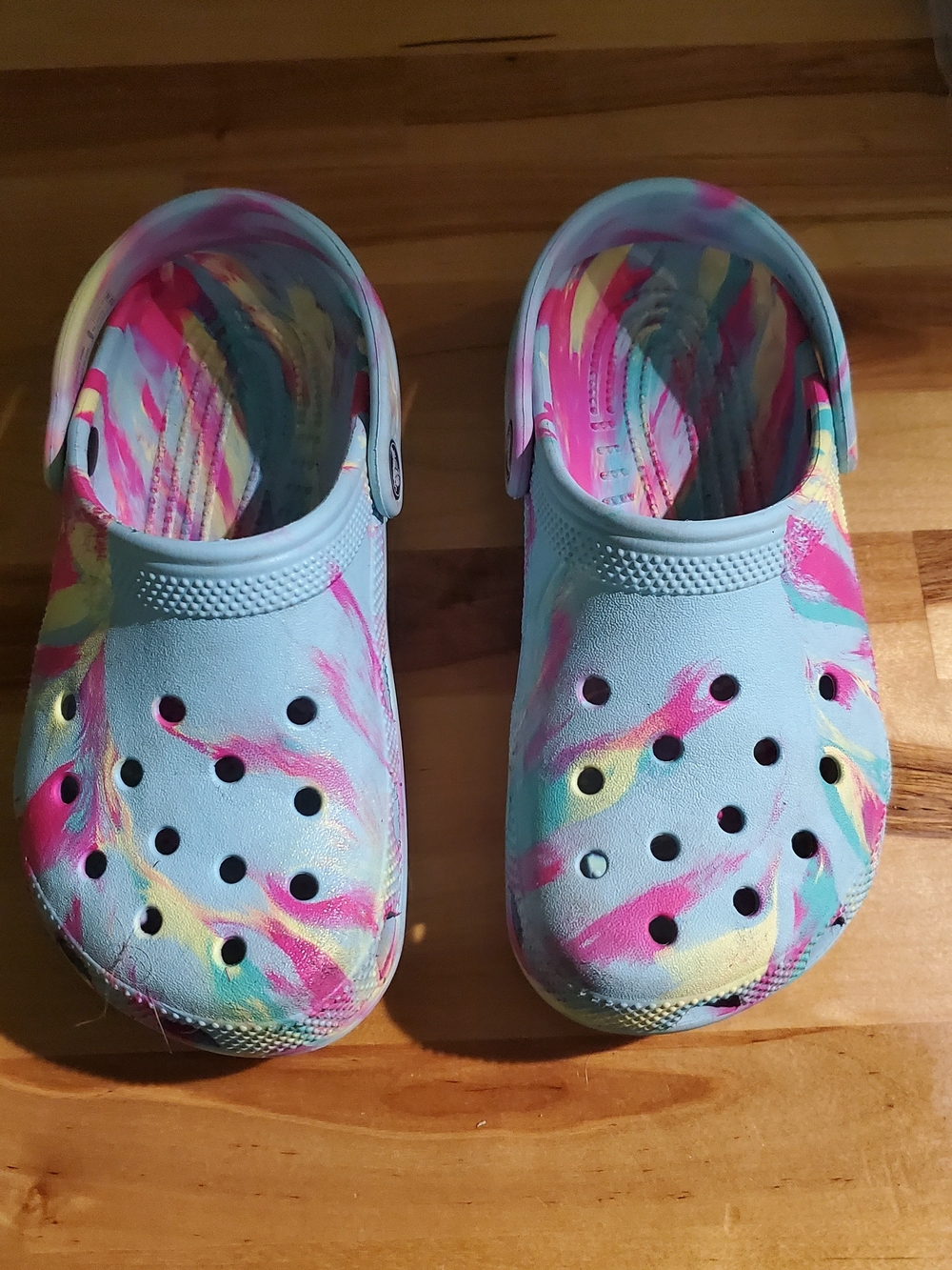 CROCS Kids Light Blue Tie-Dye Style Clog with Pink and Yellow Swirls - Picture 6 of 7